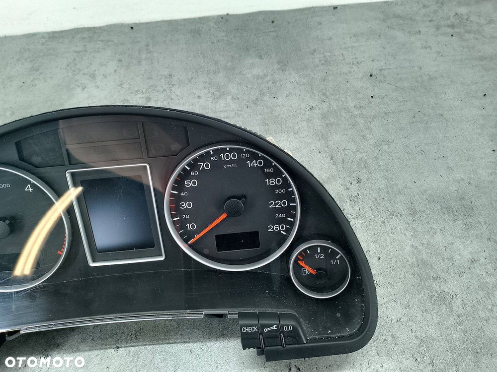 LICZNIK AUDI A4 B7 8E0920931B 1.9 TDI - 3