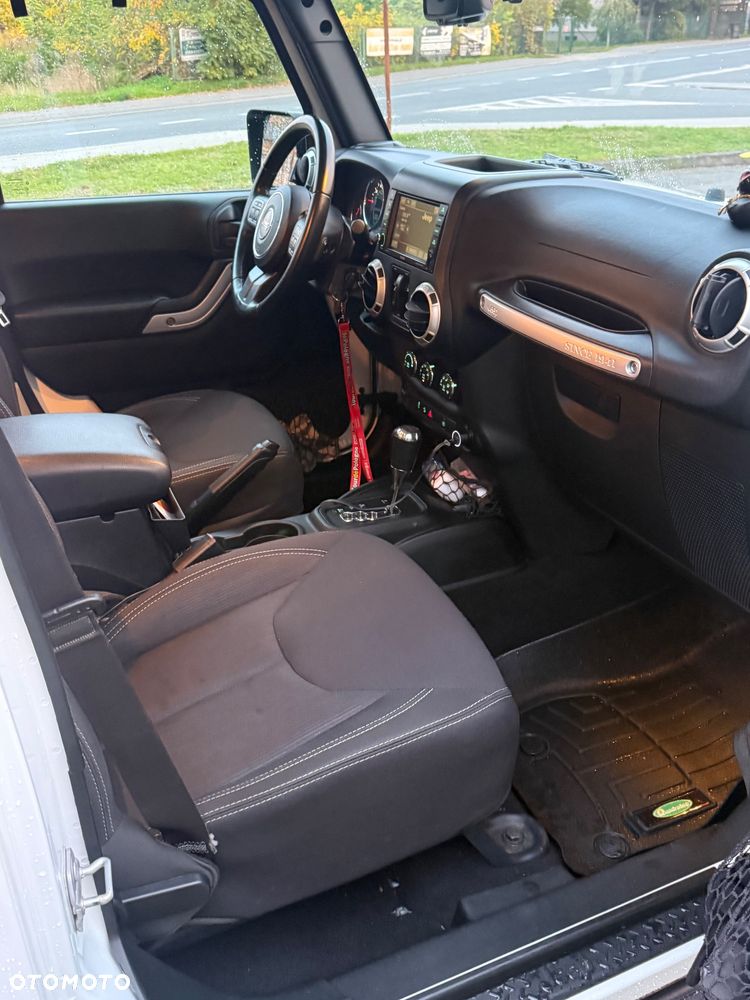 Jeep Wrangler 3.6 Unlim Sahara - 17