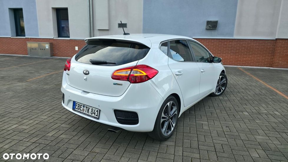 Kia Ceed 1.6 CRDi 136 ISG Spirit - 6