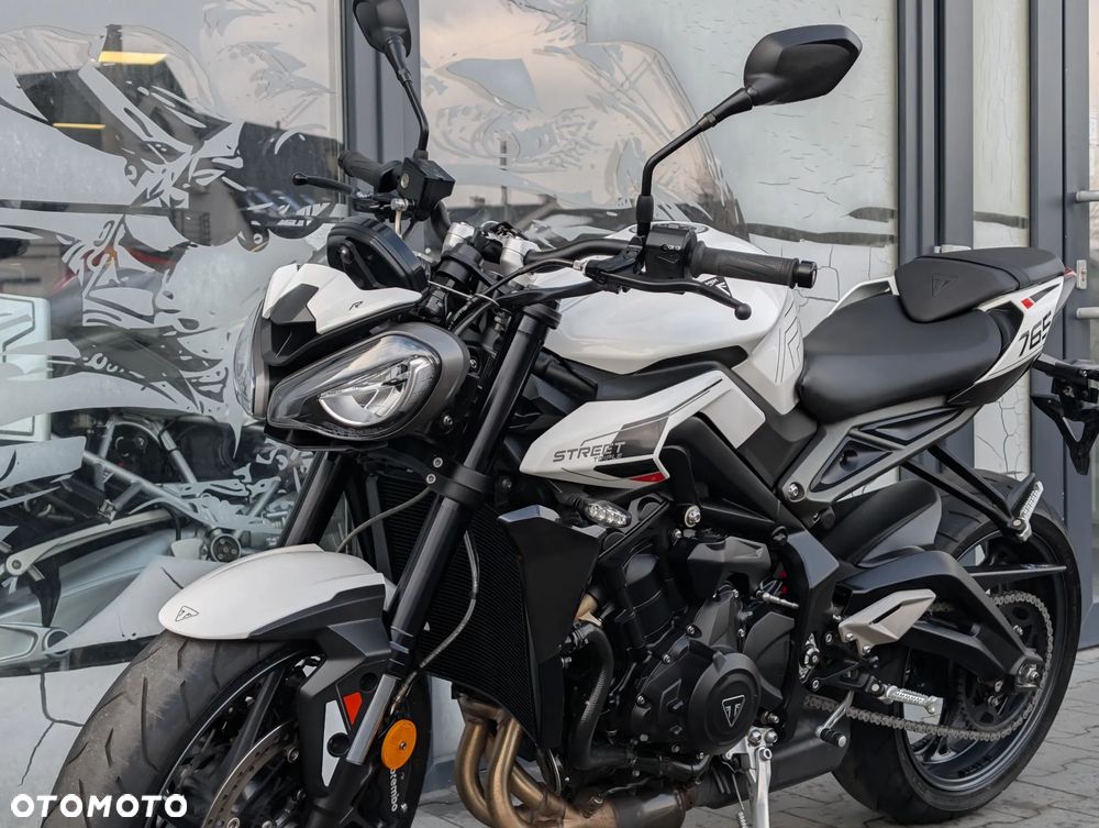 Triumph Street Triple - 4