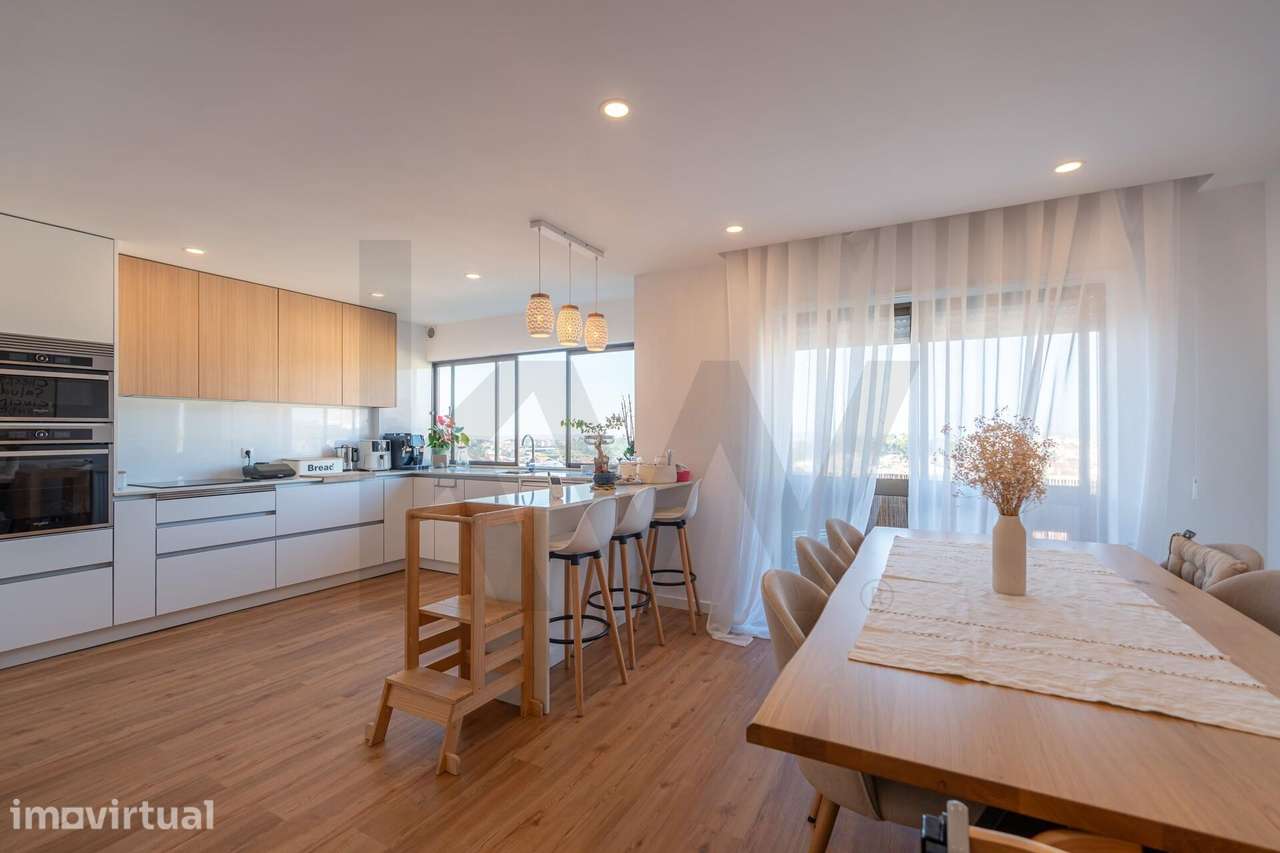 Apartamento T3 Remodelado com Garagem e Varanda – Póvoa de São Martinh - Grande imagem: 2/19