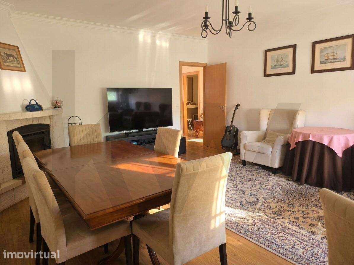 Apartamento T2 de 100m2 com Vista Desafogada e Garagem Box – Linda-a-V - Grande imagem: 4/19