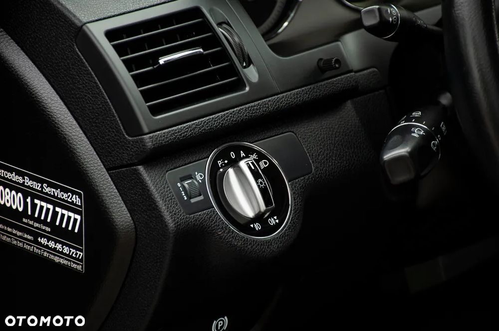 Mercedes-Benz Klasa C 180 CGI Automatik BlueEFFICIENCY Elegance - 31