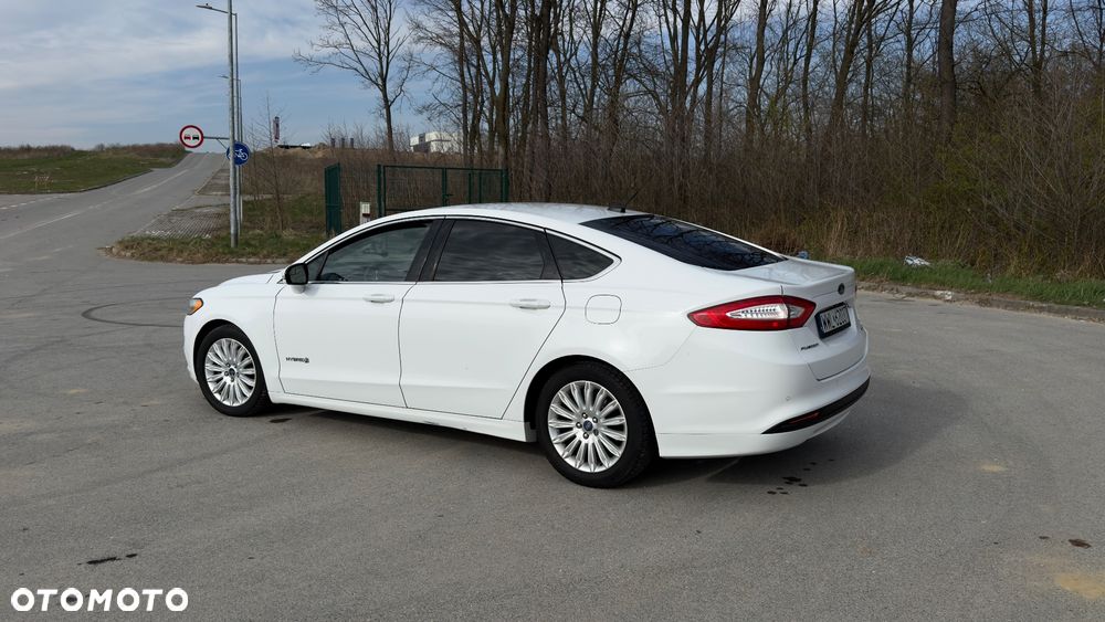 Ford Fusion - 16
