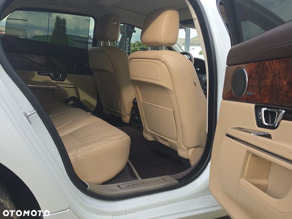 Jaguar XJ 3.0 T LWB Premium Luxury - 9