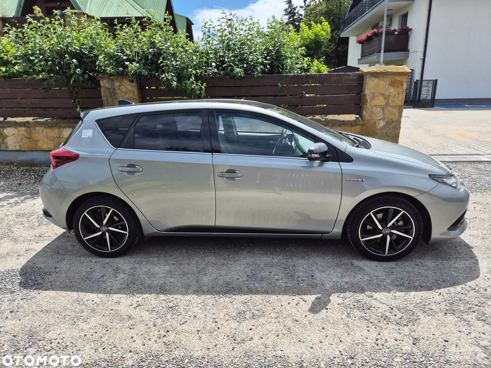 Toyota Auris 1.8 VVT-i Hybrid Automatik Design Edition - 2