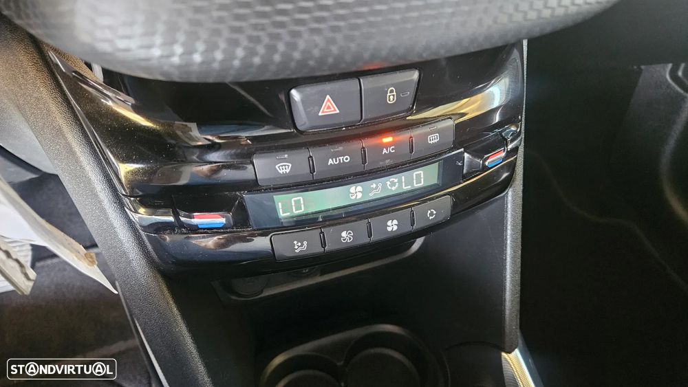 Peugeot 2008 1.2 PureTech Allure - 26