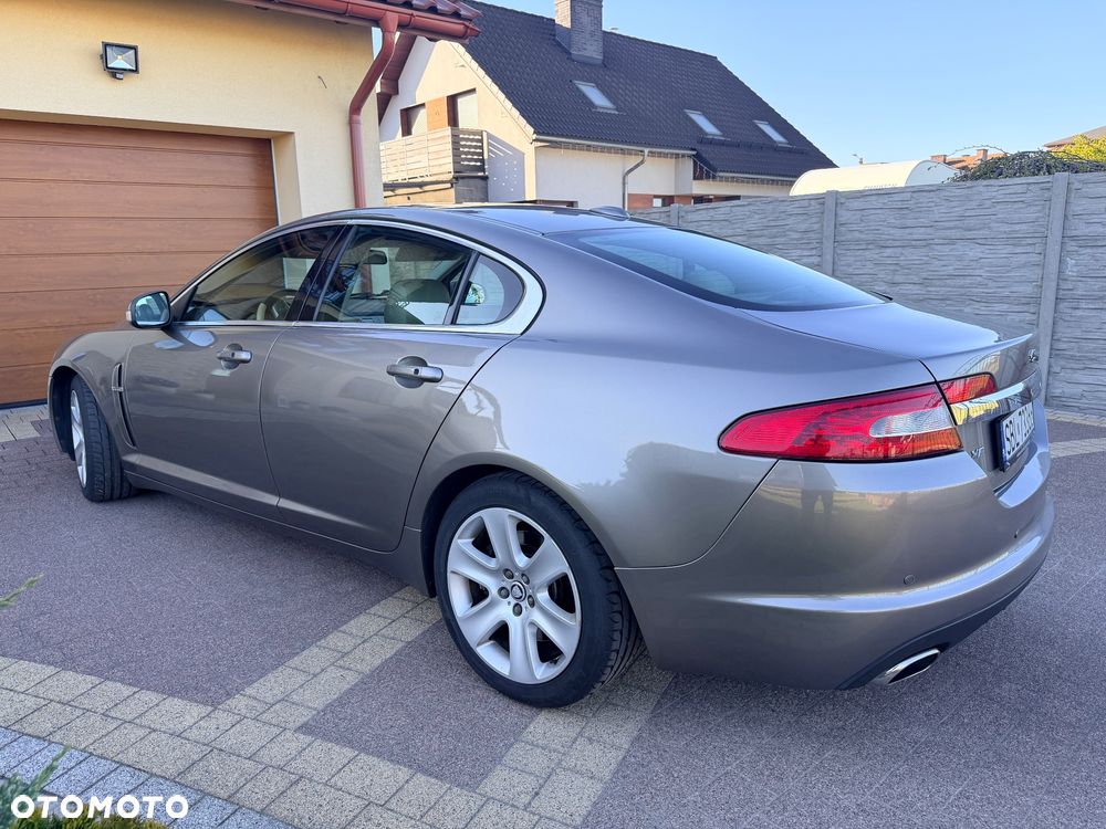 Jaguar XF 2.7 V6 Premium Luxury - 11