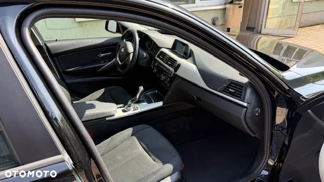 BMW Seria 3 320d - 12