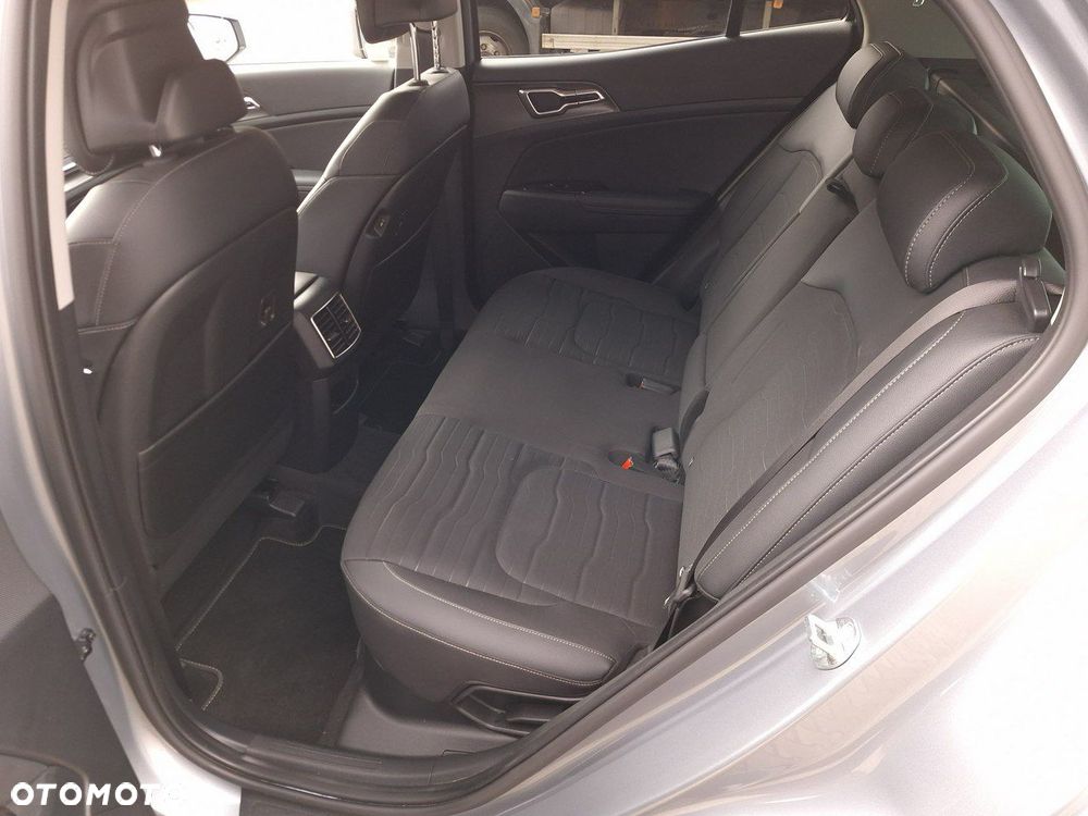 Kia Sportage 1.6 T-GDI HEV Business Line 2WD - 28