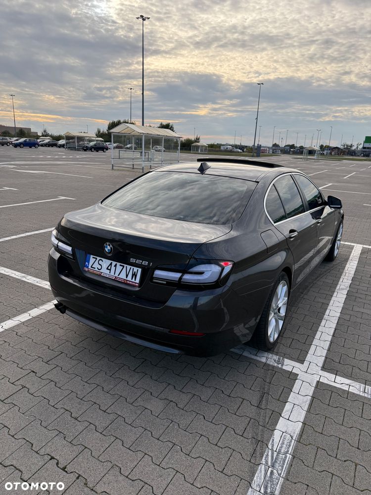 BMW Seria 5 528i - 6