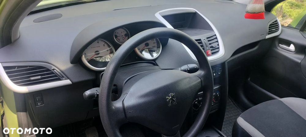 Peugeot 207 1.4 - 5