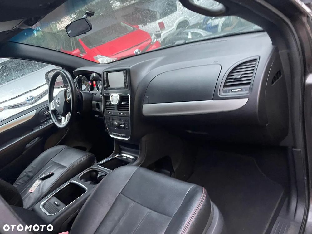 Dodge Grand Caravan - 23