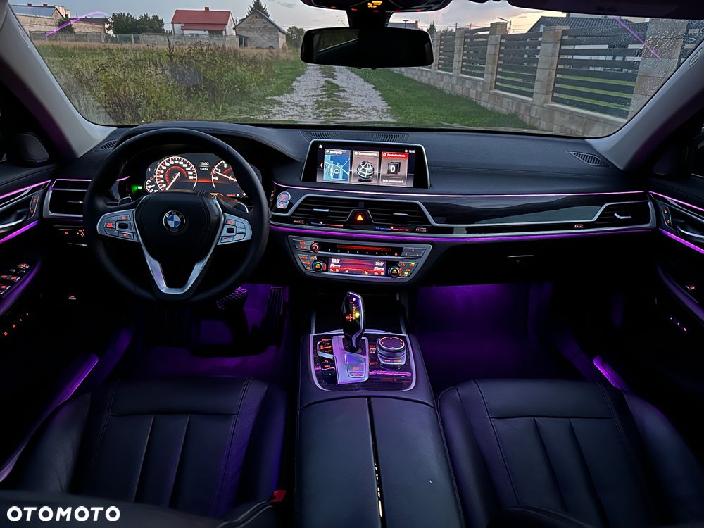 BMW Seria 7 740Li - 24