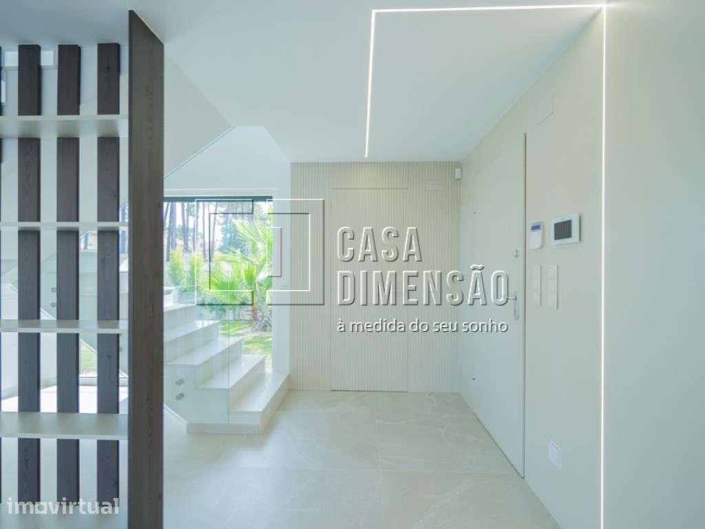 Moradia isolada de Arquitectura Moderna de tipologia T3 na zona da ... - Grande imagem: 3/60