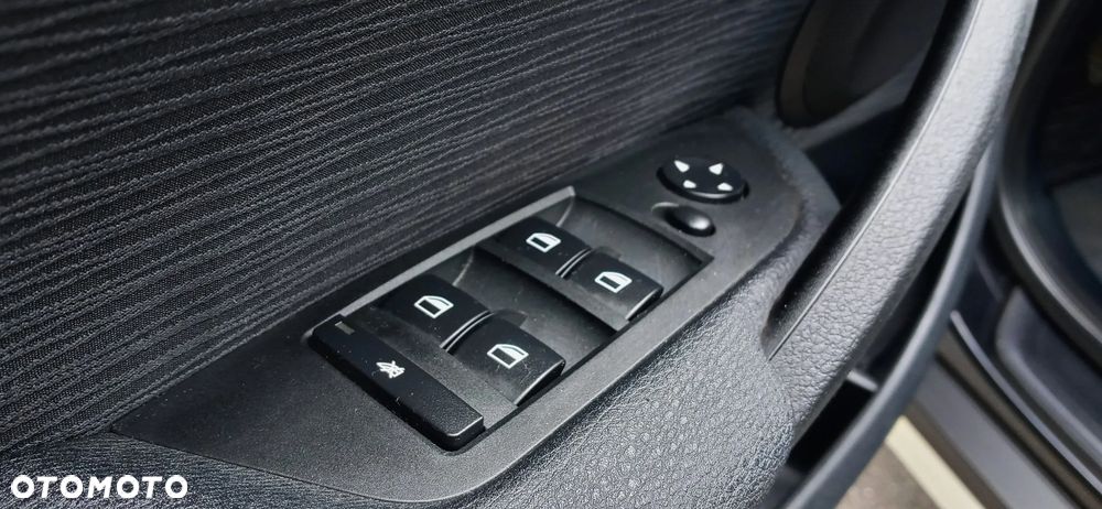 BMW X1 sDrive18i xLine - 31