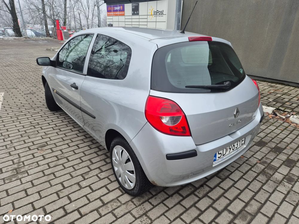 Renault Clio 1.2 16V Confort Dynamique - 2