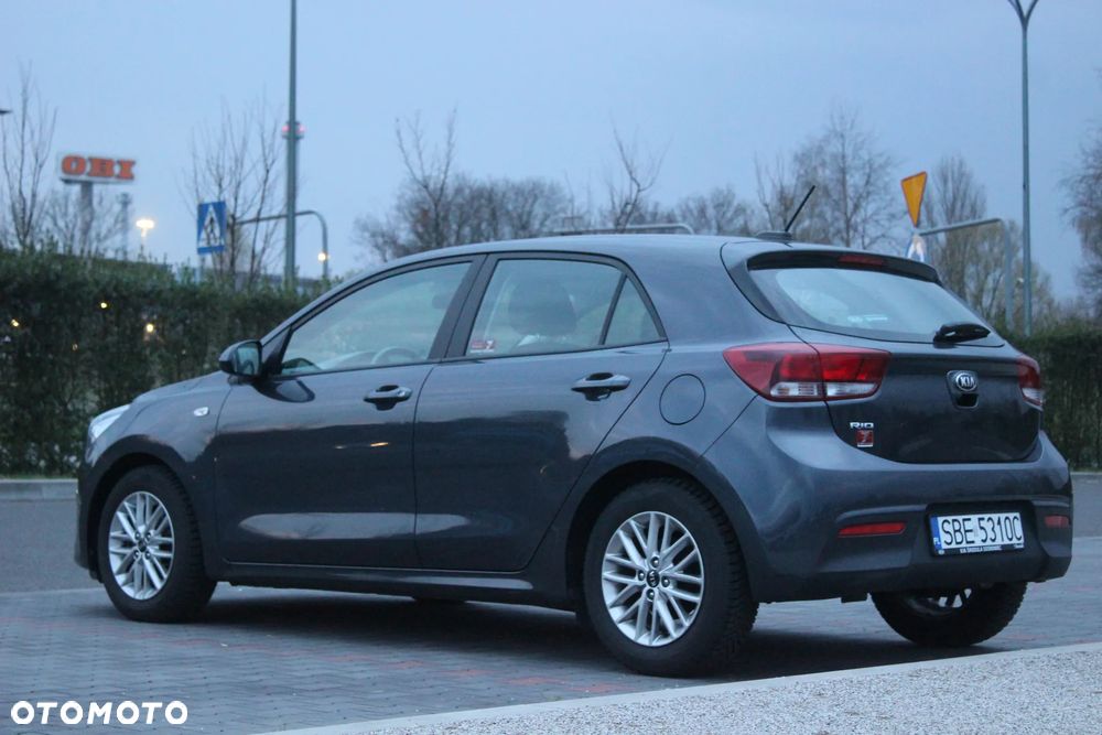 Kia Rio 1.2 L - 8