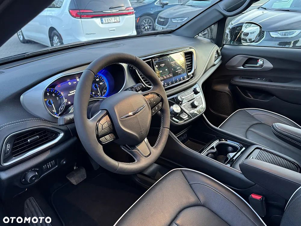 Chrysler Pacifica - 27