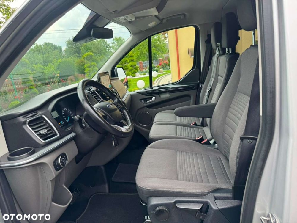 Ford Tourneo Custom - 26