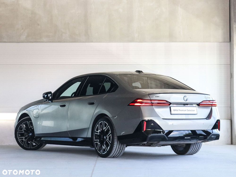 BMW Seria 5 550e xDrive PHEV M Sport - 14