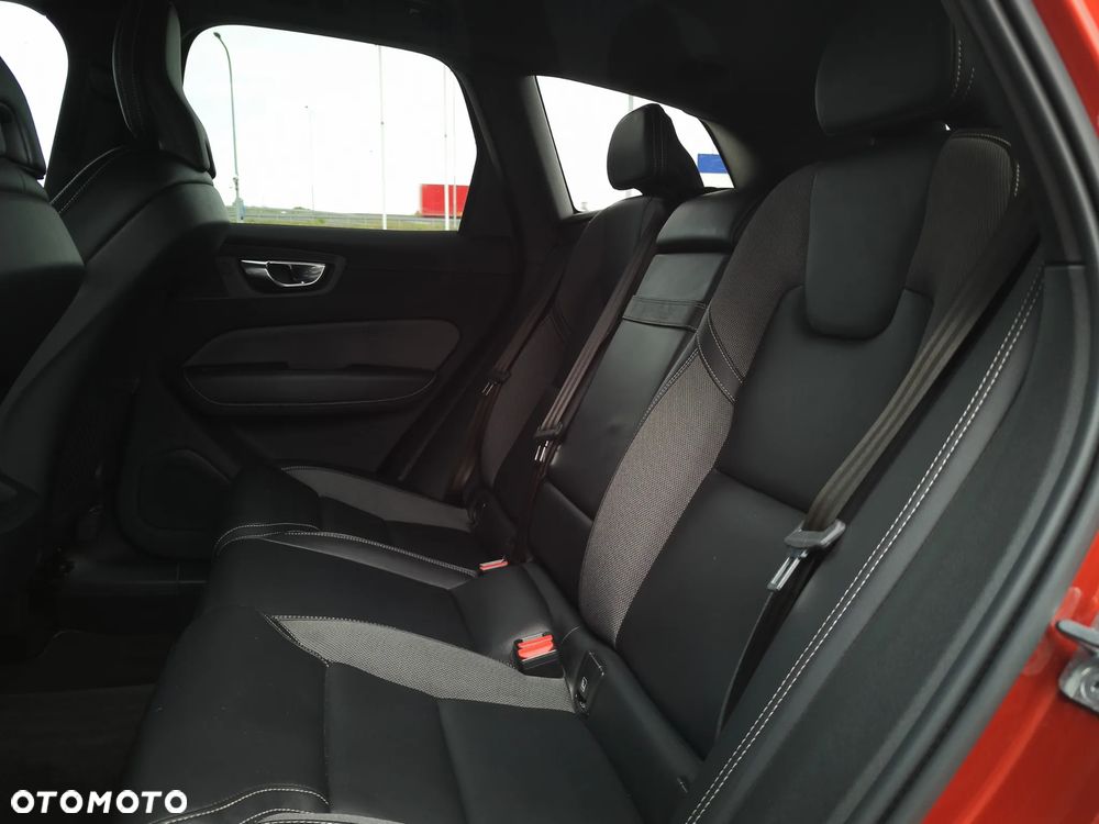 Volvo XC 60 B4 B R-Design - 13