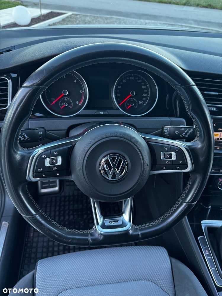 Volkswagen Golf - 25