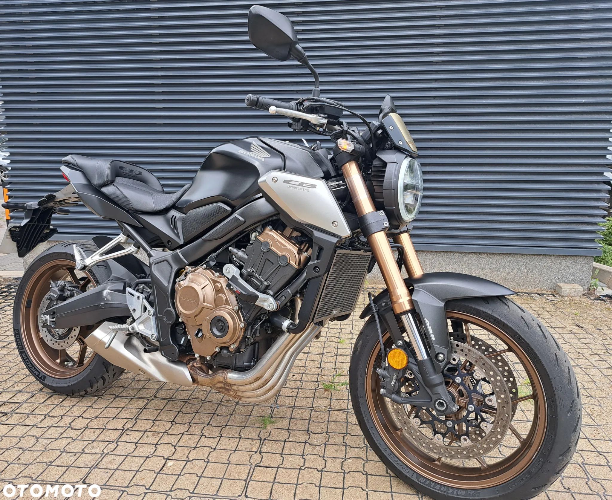 Honda CB - 1
