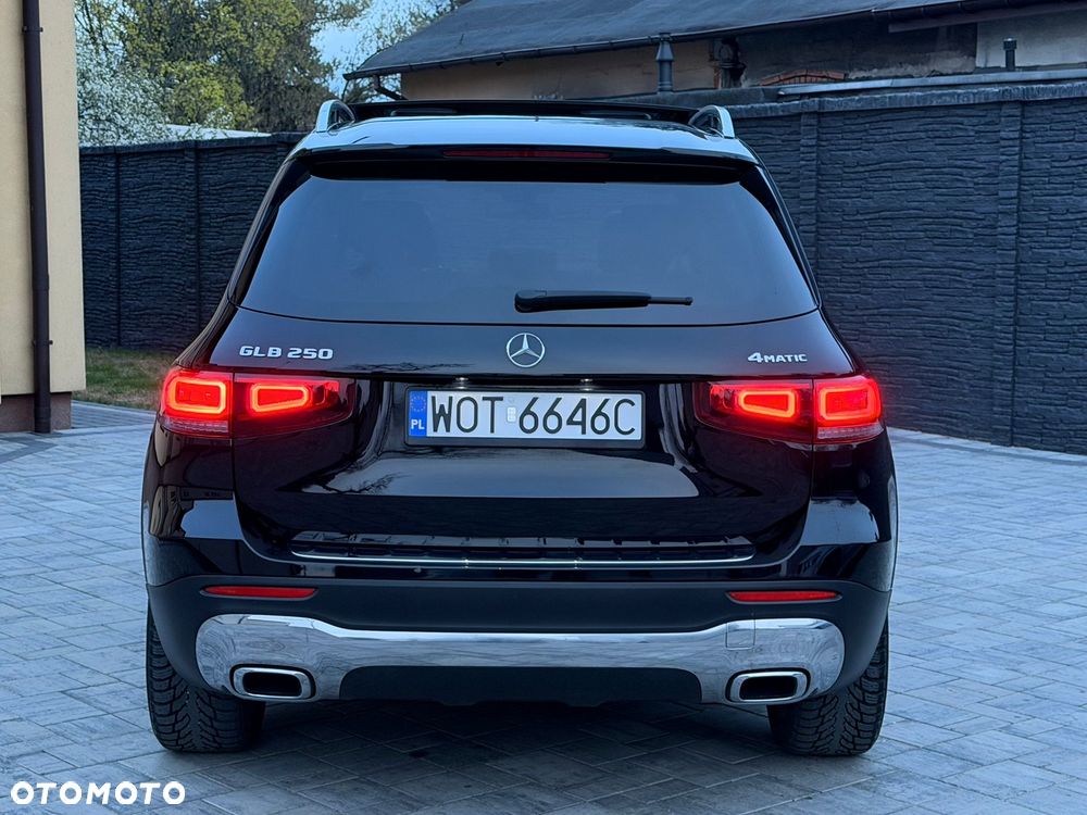 Mercedes-Benz GLB 250 4Matic 8G-DCT - 6