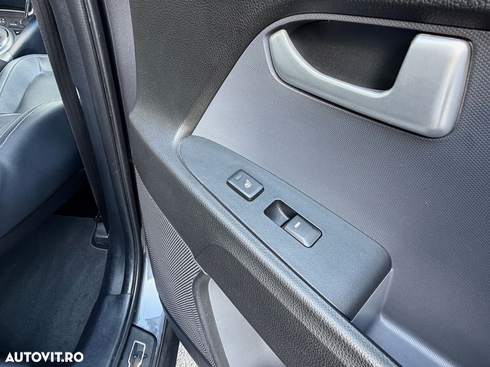 Kia Sportage 2.0 CRDI 4WD Automatik Fifa World Cup Edition - 18