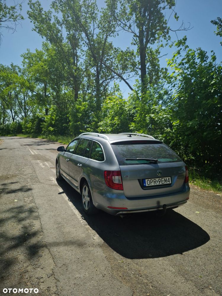 Skoda Superb 2.0 TDI DSG Ambition - 4