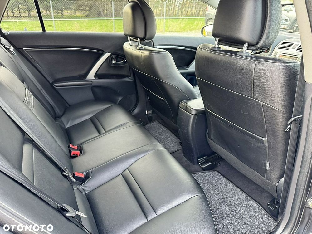 Toyota Avensis - 12