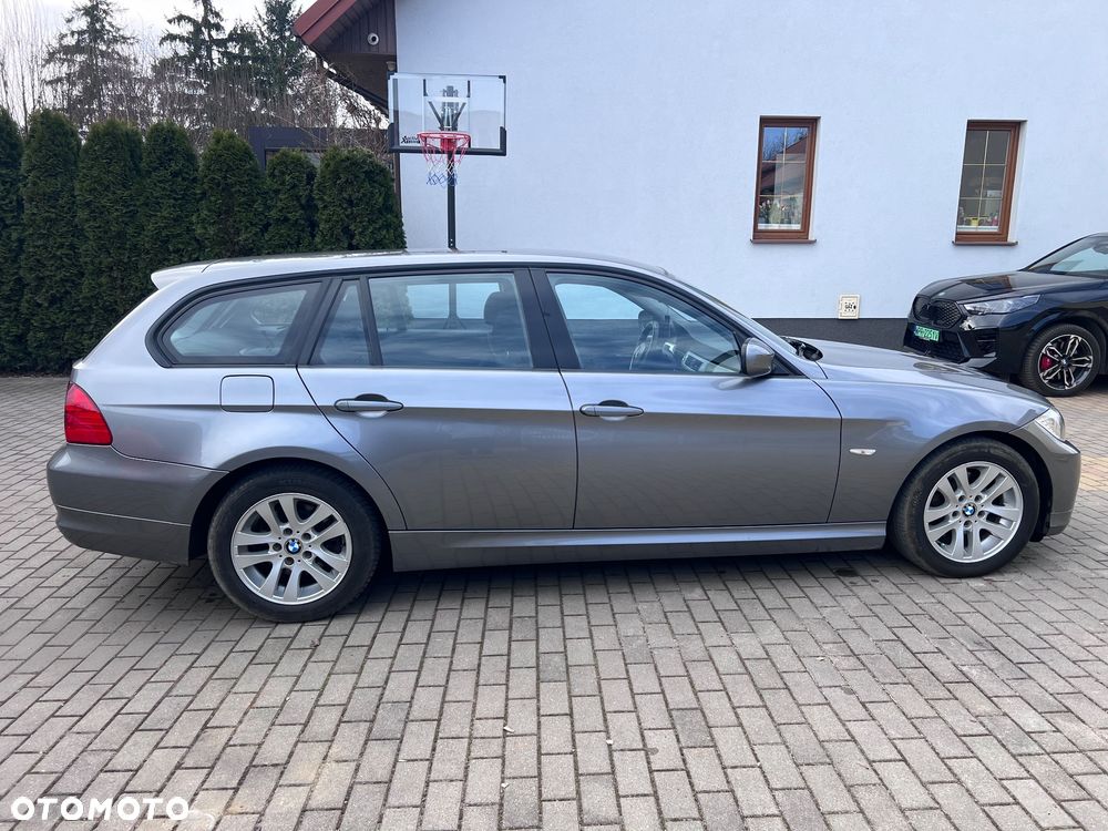 BMW Seria 3 318i Edition Exclusive - 4