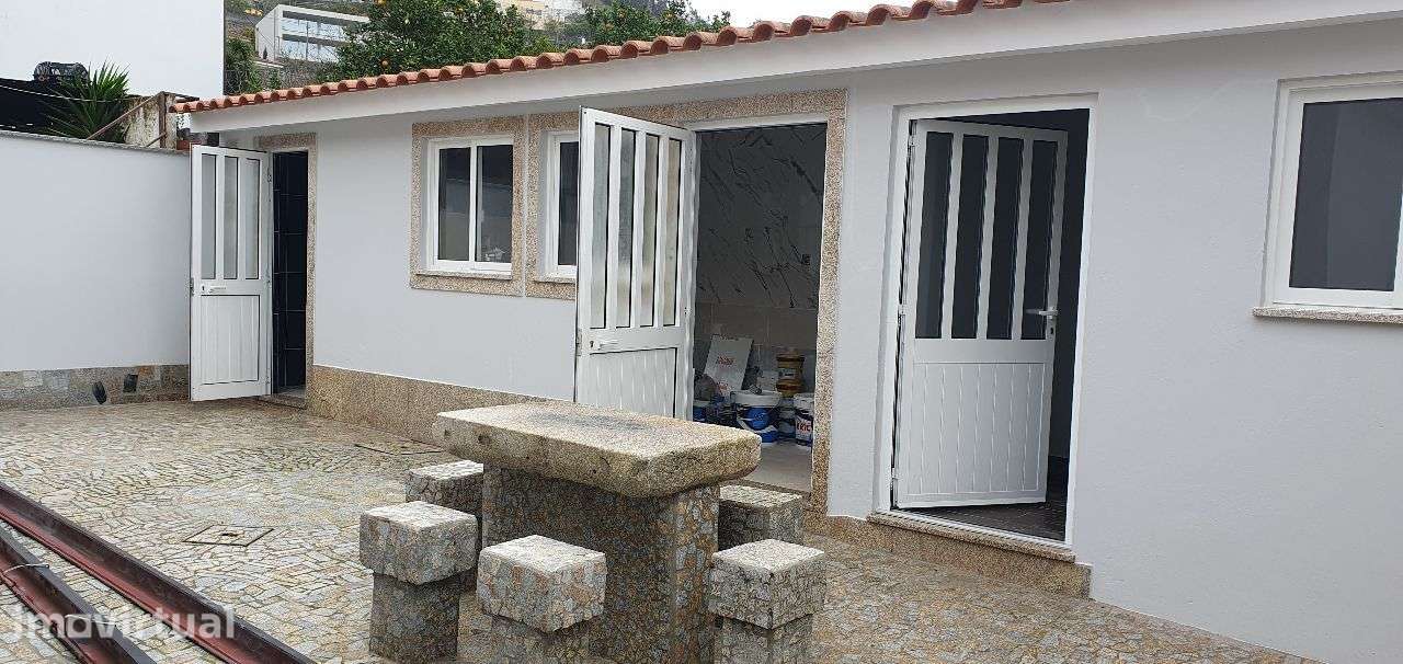 Moradia T2 Geminada - Restaurada - Grande imagem: 2/9