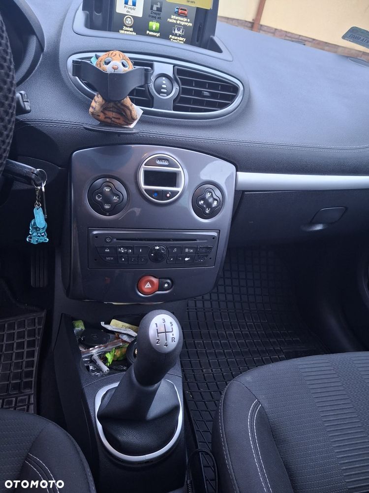 Renault Clio - 11