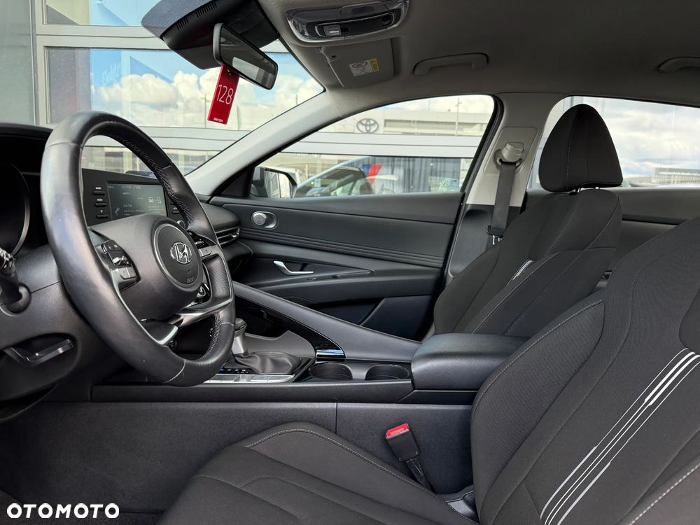 Hyundai Elantra 1.6 Smart CVT - 23