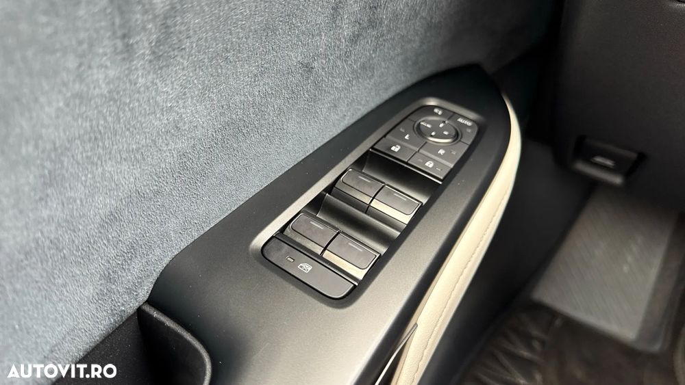 Lexus RZ 450e AWD Luxury - 34