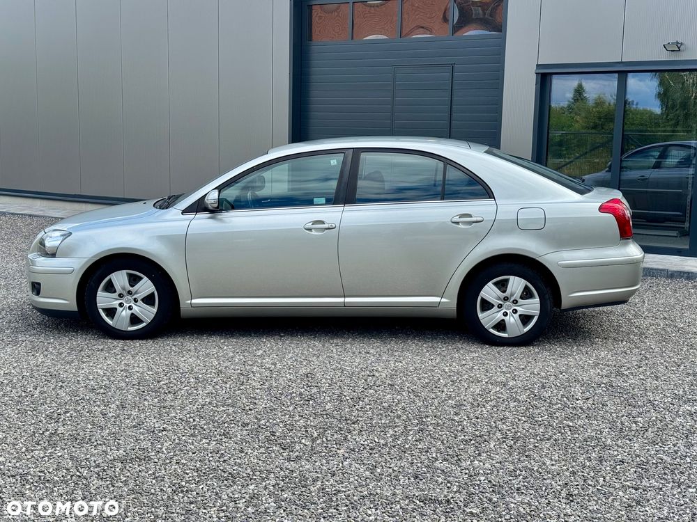 Toyota Avensis 2.2 D-4D Sol Plus - 2