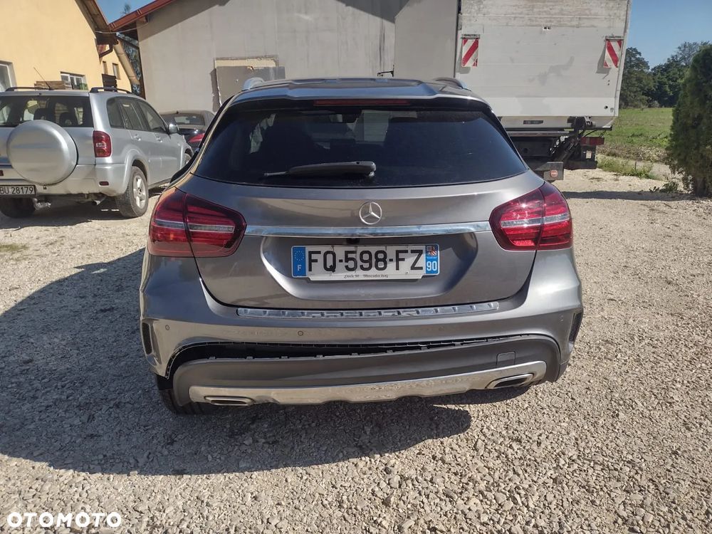 Mercedes-Benz GLA - 5