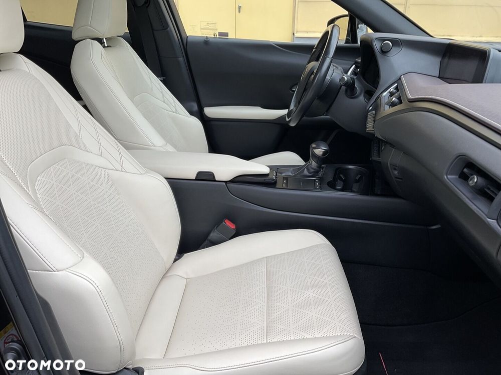 Lexus UX - 11