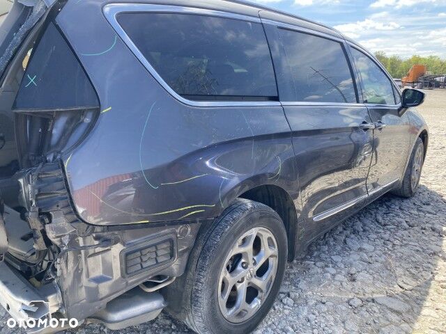 Chrysler Pacifica - 14