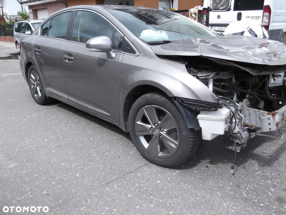 Toyota Avensis - 1