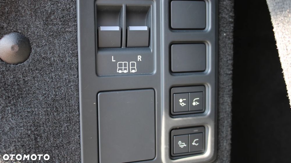 Land Rover Discovery - 24