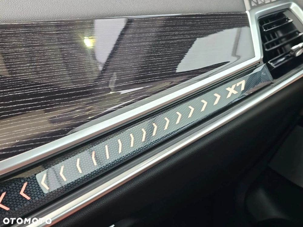 BMW X7 - 29
