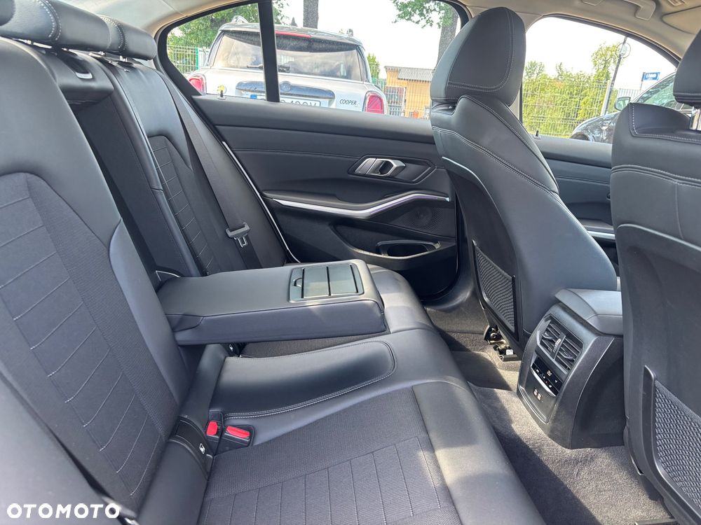 BMW Seria 3 318i Sport Line - 20