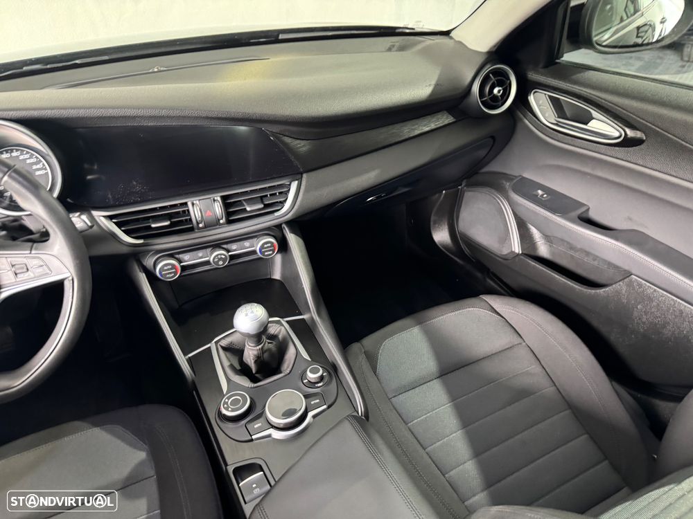 Alfa Romeo Giulia 2.2 D Super - 11