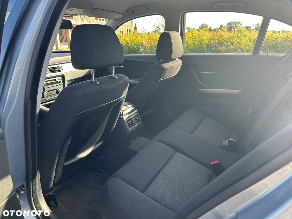 BMW Seria 3 320i - 14