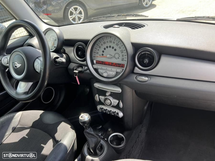 MINI 3 Portas Cooper D - 5