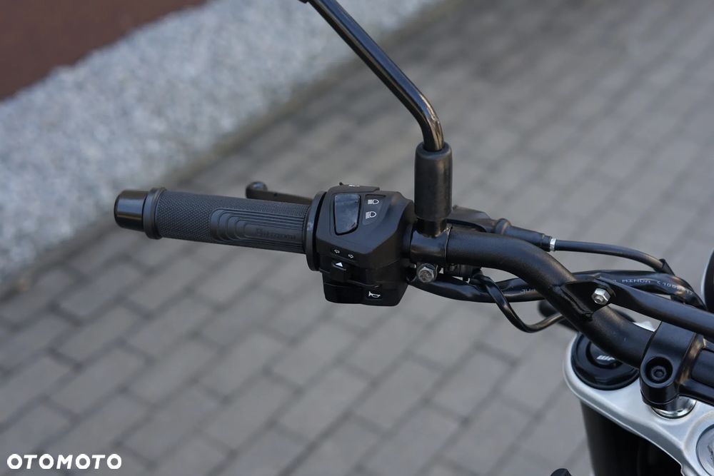 Husqvarna Svartpilen - 18