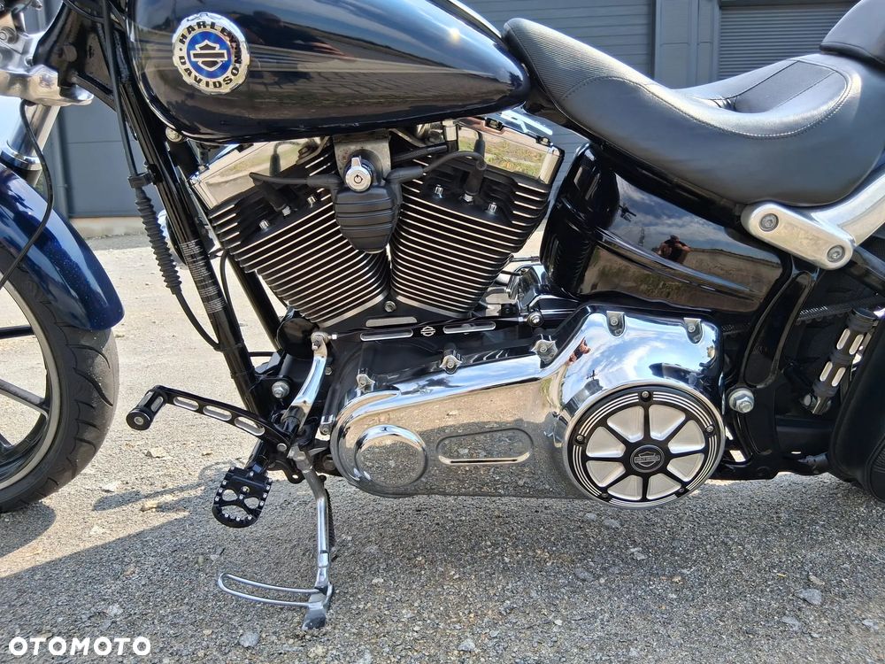 Harley-Davidson Softail Breakout - 14